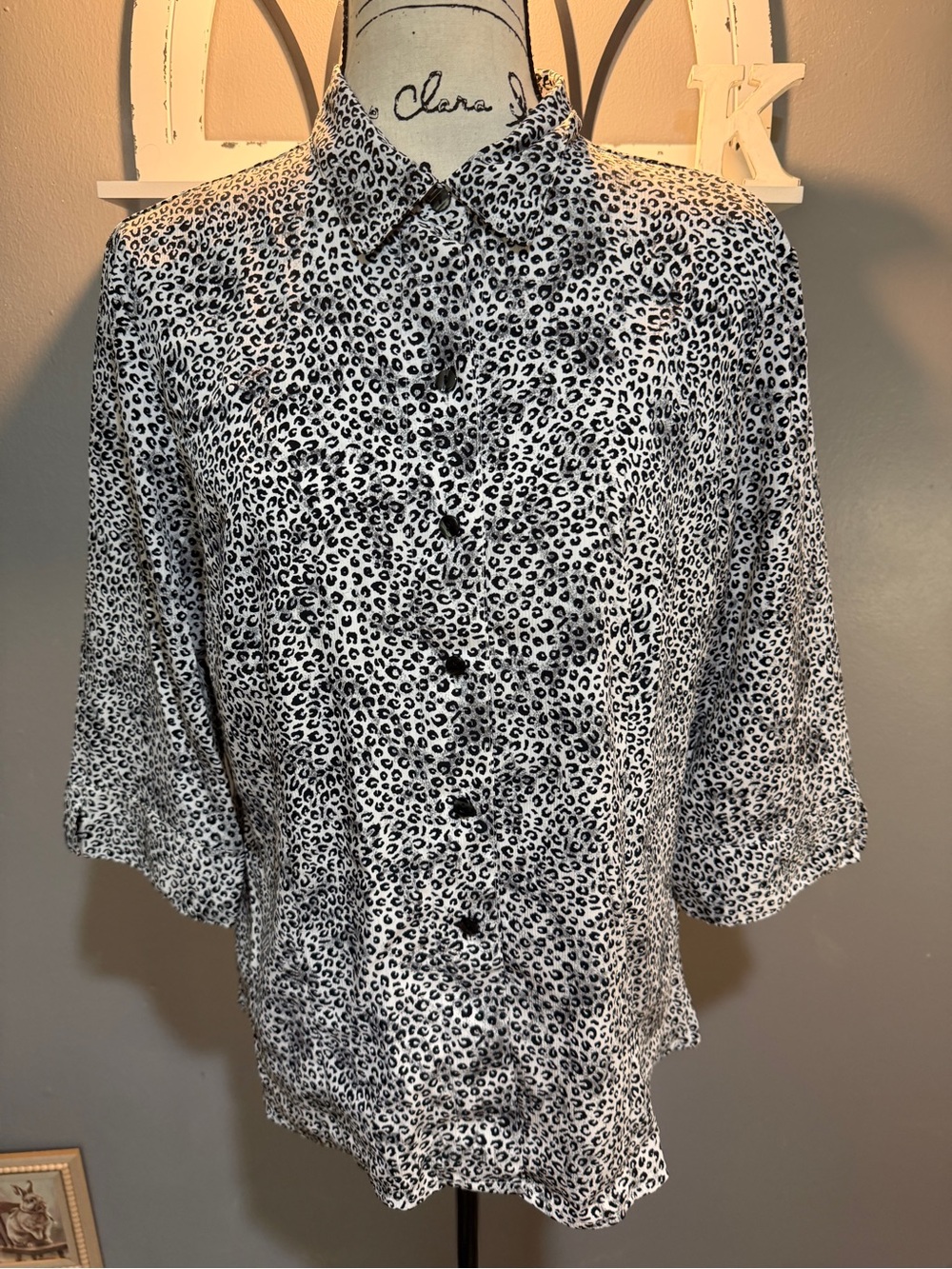 COVINGTON LADIES LEOPARD PRINT BUTTON UP TOP SZ LP (14-16)